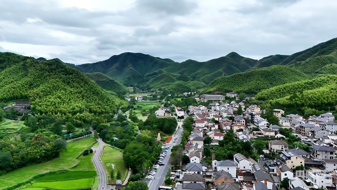 远山的回响丨余村：“点绿成金” 小山村惊艳世界