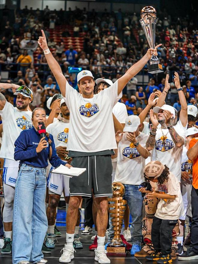 打了21年职业的玻璃人，终于拿到生涯首冠